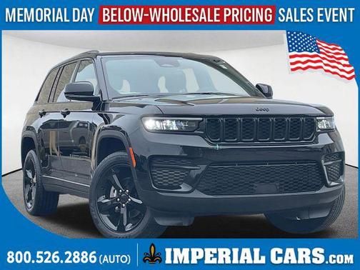 Diamond Black Crystal Pearlcoat 2025 Jeep Grand Cherokee Altitude