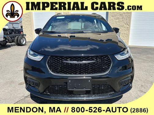 Diamond Black Crystal Pearlcoat 2026 Chrysler Pacifica Limited