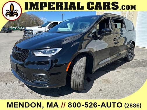 Diamond Black Crystal Pearlcoat 2026 Chrysler Pacifica Limited