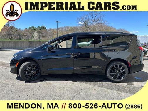 Diamond Black Crystal Pearlcoat 2026 Chrysler Pacifica Limited