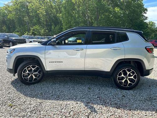 Silver Zynith Metallic Clearcoat 2026 Jeep Compass Limited
