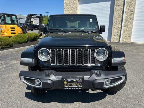 2025 Jeep Wrangler 4-Door Sahara 4x4
