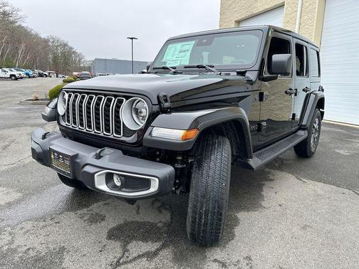 2025 Jeep Wrangler 4-Door Sahara 4x4