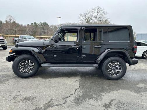 2025 Jeep Wrangler 4-Door Sahara 4x4