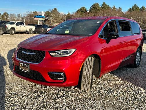 Red Hot Pearlcoat 2026 Chrysler Pacifica L