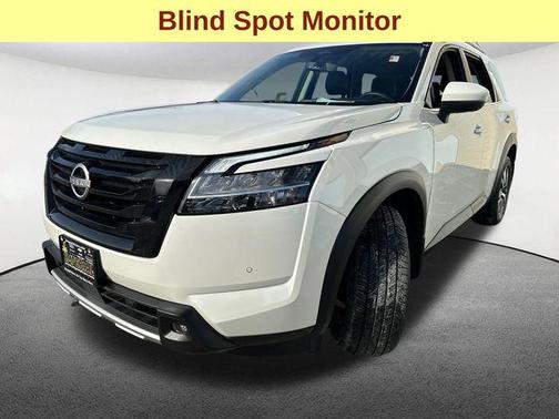 2023 Nissan Pathfinder SL 4WD