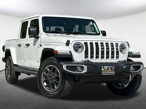 Bright White Clearcoat 2021 Jeep Gladiator Overland