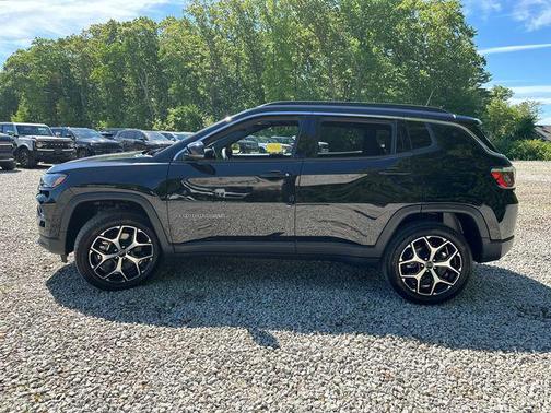Diamond Black Crystal Pearlcoat 2026 Jeep Compass Limited