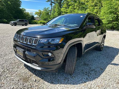 Diamond Black Crystal Pearlcoat 2026 Jeep Compass Limited