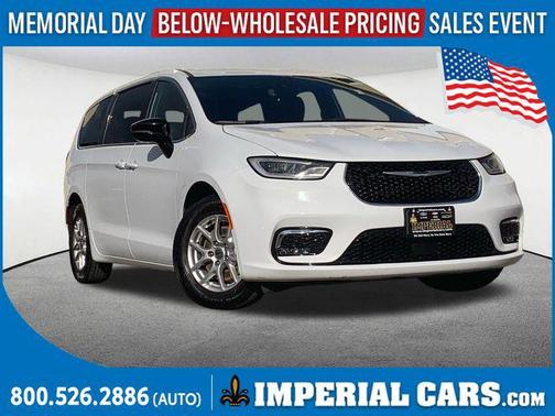 Bright White Clearcoat 2025 Chrysler Pacifica L