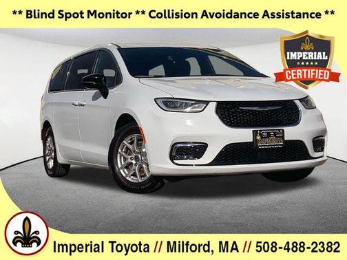 Bright White Clearcoat 2025 Chrysler Pacifica L
