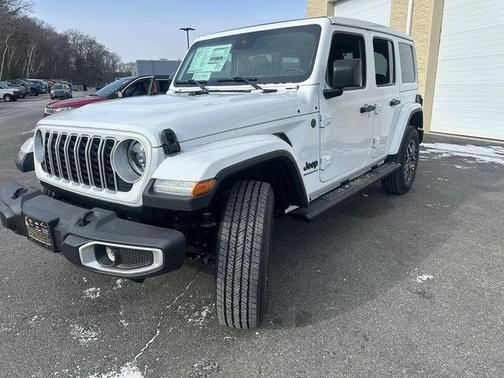 2025 Jeep Wrangler 4-Door Sahara 4x4