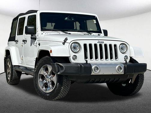 Bright White Clearcoat 2017 Jeep Wrangler Unlimited Sahara