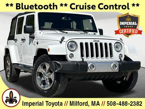 Bright White Clearcoat 2017 Jeep Wrangler Unlimited Sahara