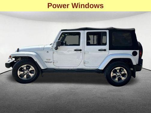 Bright White Clearcoat 2017 Jeep Wrangler Unlimited Sahara