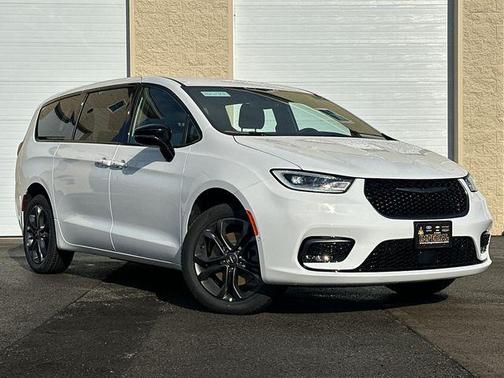 2026 Chrysler Pacifica L