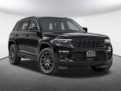 Diamond Black Crystal Pearlcoat 2025 Jeep Grand Cherokee Summit