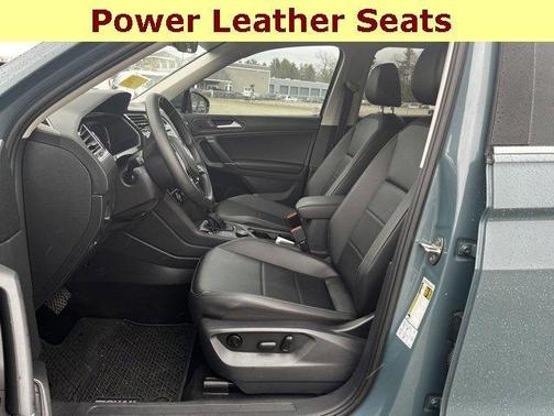 Photo 5 of 31 of 2020 Volkswagen Tiguan 2.0T SEL