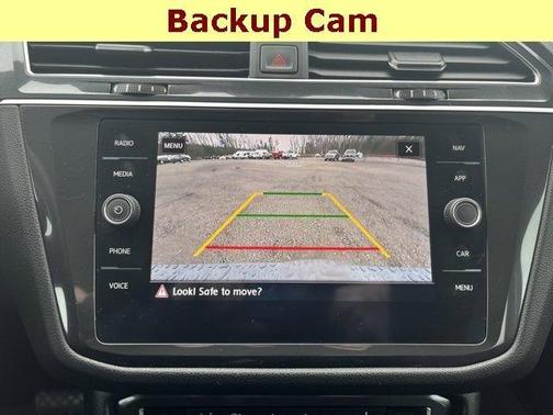 Photo 4 of 31 of 2020 Volkswagen Tiguan 2.0T SEL