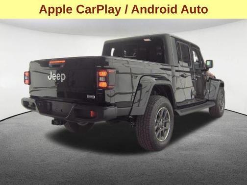 Black Clearcoat 2022 Jeep Gladiator Overland