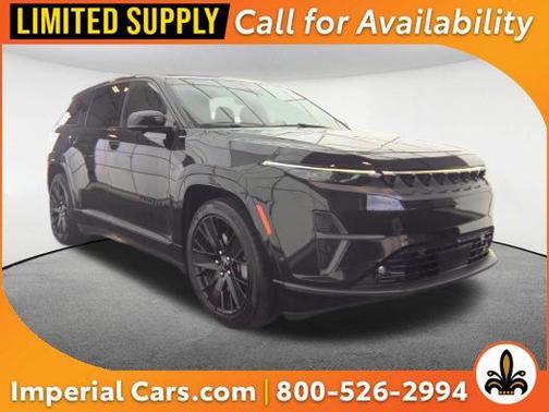 Diamond Black Crystal Pearlcoat 2024 Jeep Wagoneer S Launch Edition