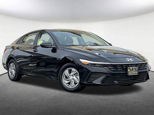 2024 Hyundai ELANTRA SE