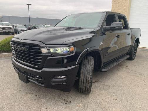 Diamond Black Crystal Pearlcoat 2026 RAM 1500 Laramie
