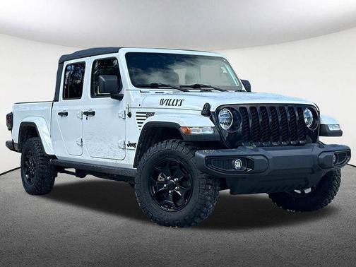 Bright White Clearcoat 2021 Jeep Gladiator Willys 4x4