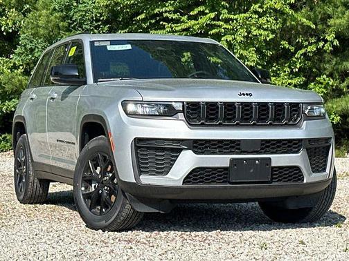 Silver Zynith 2026 Jeep Grand Cherokee Altitude