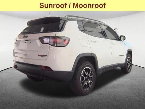 Bright White Clearcoat 2025 Jeep Compass Trailhawk