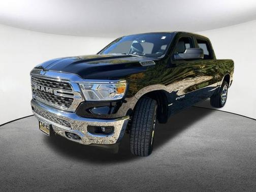 Diamond Black Crystal Pearlcoat 2022 RAM 1500 Big Horn/Lone Star