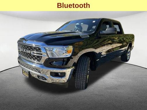 Diamond Black Crystal Pearlcoat 2022 RAM 1500 Big Horn/Lone Star