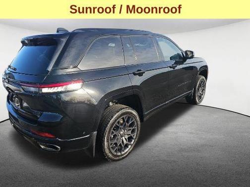 Diamond Black Crystal Pearlcoat 2025 Jeep Grand Cherokee Summit