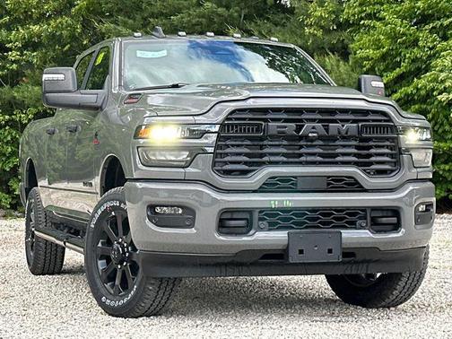 Ceramic Gray Clearcoat 2026 RAM 2500 Big Horn Crew Cab 4x4 6'4' Box