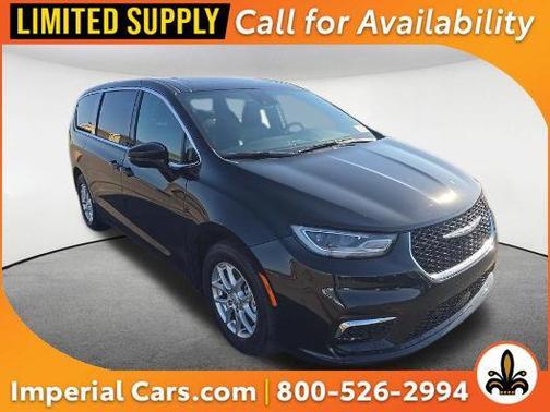 Diamond Black Crystal Pearlcoat 2026 Chrysler Pacifica L