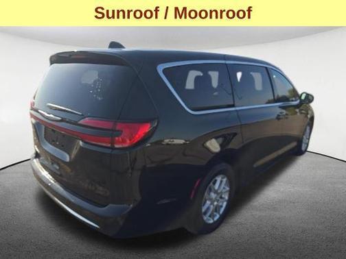 Diamond Black Crystal Pearlcoat 2026 Chrysler Pacifica L