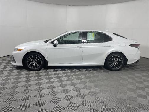Wind Chill Pearl 2023 Toyota Camry XLE