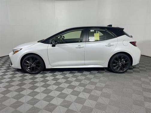 Wind Chill Pearl/Midnight Black Metallic 2026 Toyota Corolla XSE