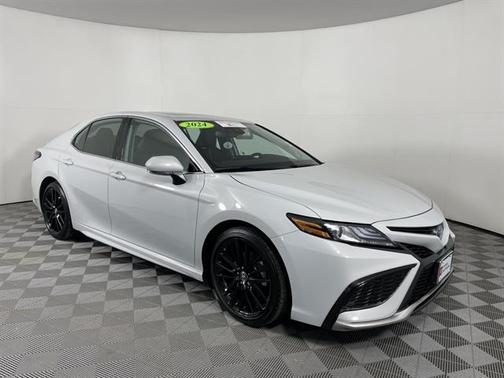 2024 Toyota Camry Hybrid SE