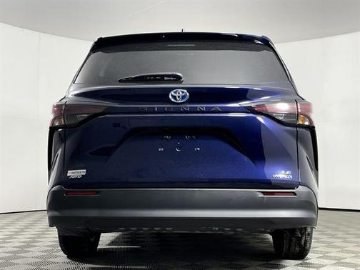 2024 Toyota Sienna LE