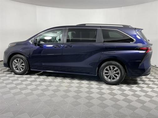 2024 Toyota Sienna LE