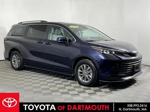 2024 Toyota Sienna LE