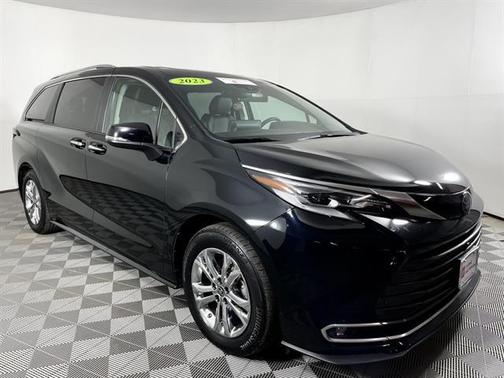2023 Toyota Sienna Platinum