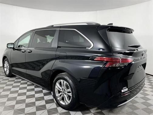 2023 Toyota Sienna Platinum 7 Passenger