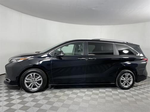 2023 Toyota Sienna Platinum 7 Passenger