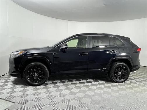 2022 Toyota RAV4 Hybrid SE
