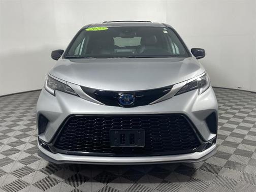 Celestial Silver Metallic 2022 Toyota Sienna XSE 7 Passenger