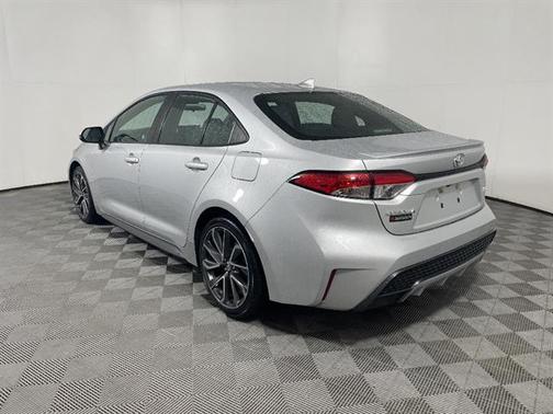 Classic Silver Metallic 2021 Toyota Corolla SE