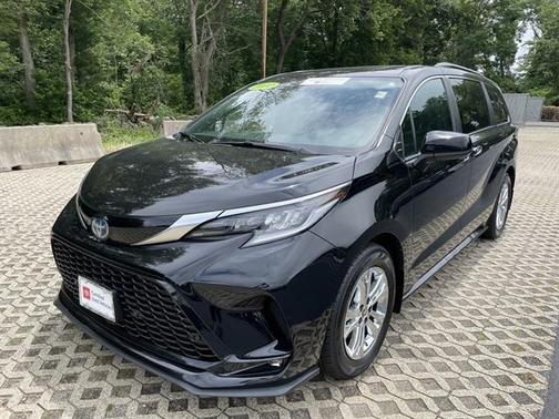 2022 Toyota Sienna XSE 7 Passenger