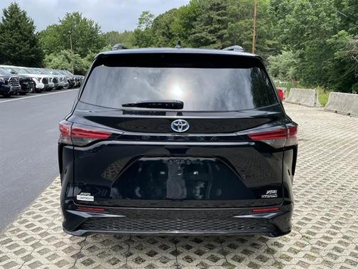 2022 Toyota Sienna XSE 7 Passenger